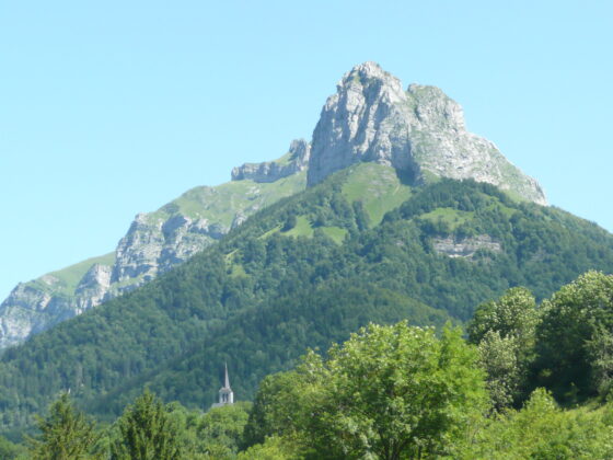 Montagne Bauges et clocher